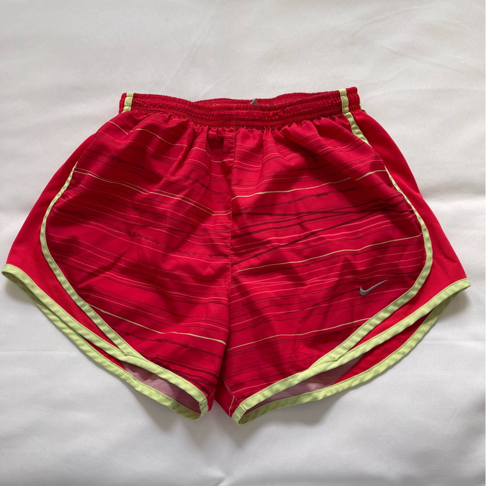 Nike tempo short